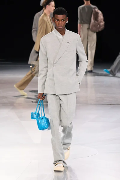 Look 27